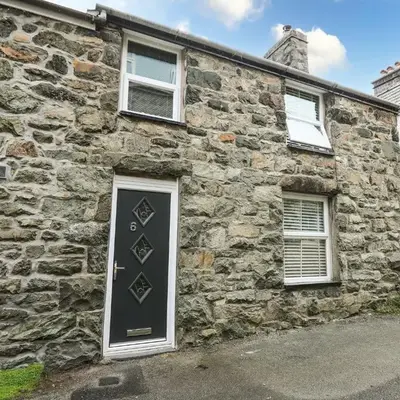 6 Upperfield Street