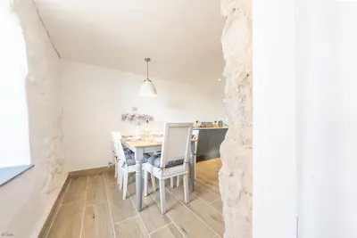 a dining room with a table and chairs at Ysgubor-Bennar in Dyffryn