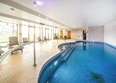 a large swimming pool in a hotel room at Beautiful Home In Bala, Gwynedd W in Llanfor