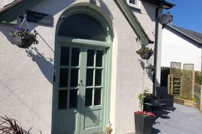 a green door on the side of a house at Calm country cottage in Elerch