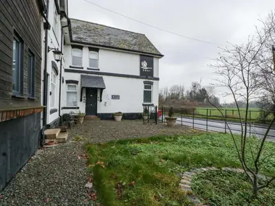 a white house with a yard in front of it at The Swan in Hereford