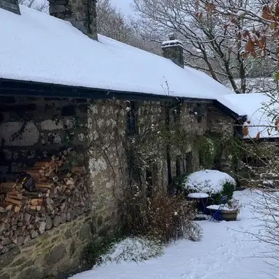 Pont Wrysgen Cottage 'the gateway to Snowdonia'
