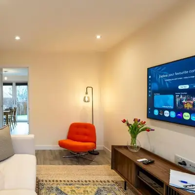 Cosy & Contemporary 2 Bed Home