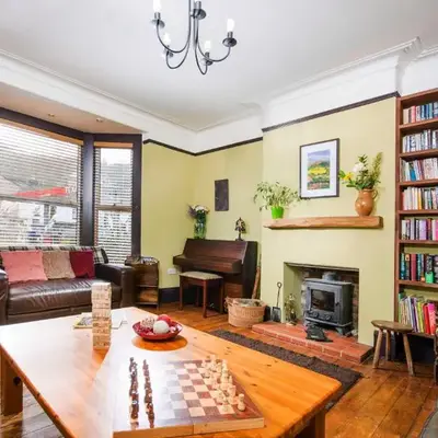 Llangollen Hostel - Book Whole Room - Self Catering Facilities