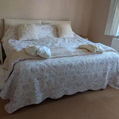 Hazler Lodge guest house