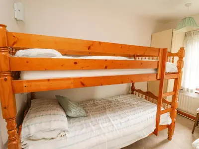 a bedroom with two bunk beds in a room at Holly Farm Cottage in Newbridge on Wye