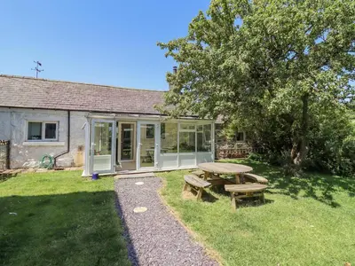 a picnic table in the backyard of a house at Dyffryn Bach in Rug