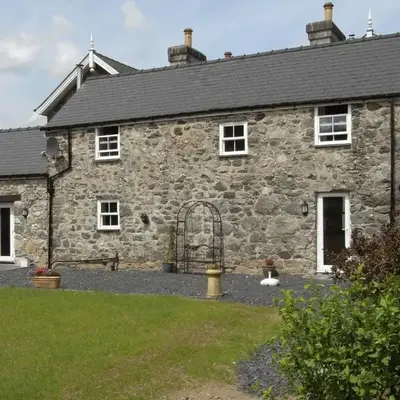 Y Bwythyn at Henfaes