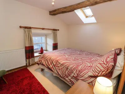 a bedroom with a bed and a window at Yr Hen Dy in Ffestiniog