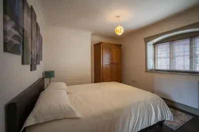 a bedroom with a large white bed with a window at Ludlow - Linnet House - Well Presented Townhouse With Parking - Perfect Location For Exploring On Foot, Sleeps Up To 8 Guests - Hosted by RENTMYHOUSE in Ludlow