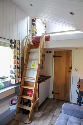 a room with a bunk bed in a tiny house at Nant Cafn - Hafan Hideaways Eryri in Machynlleth