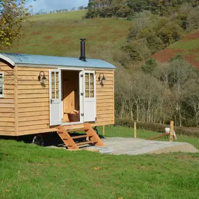 Snug Oak Hut with a view on a Welsh Hill Farm