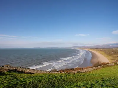 an aerial view of the beach in ireland at Harlech Apartments - Bendigeidfran in Harlech