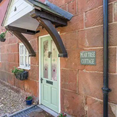 Pear Tree Cottage Courtyard