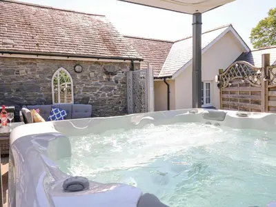 a hot tub in the backyard of a house at Yr Hen Beudy in Aberystwyth