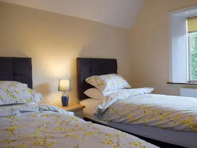 two beds sitting next to each other in a bedroom at Llantysilio Lodge in Llangollen