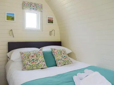 a bed in a small room with a window at Efyrnwy Pod Vip in Llanfyllin
