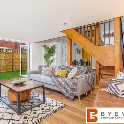 ByEvo Oswestry Barn - Quirky romantic retreat or Cosy contractor base