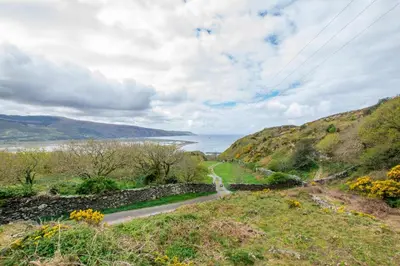 a path on a hill with a view of the water at 4 Bed in Barmouth oc-bow259 in Barmouth