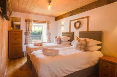 two twin beds in a bedroom with a window at 4 Bed in Cray oc-bow288 in Cray