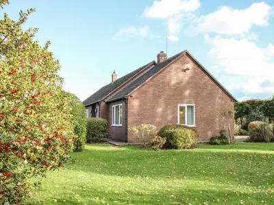 an old brick house with a green yard at Greenacres in Kimbolton