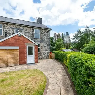 4 Bed in Machynlleth oc-wad350