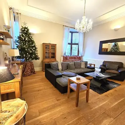 Luxury 5 bedroom Riverside home in town centre - Pass the Keys