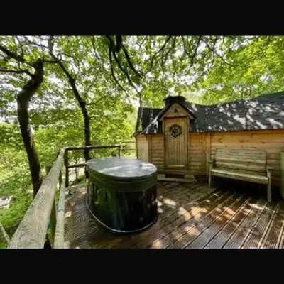 Chestnut Tree House with Hot tub & Sauna