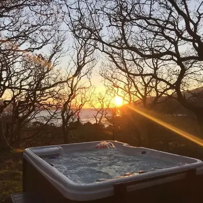 Snowdonia Mawddach Cabin and hot tub Glamping